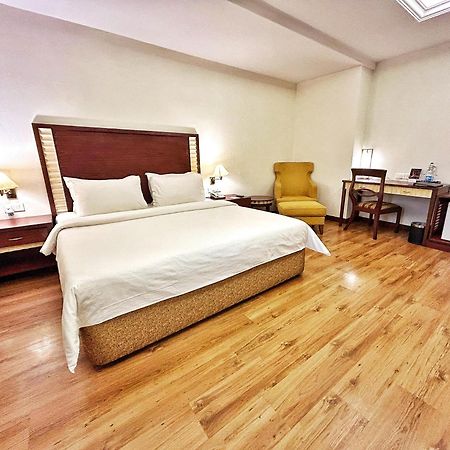 The Residency Karur Hotel Ngoại thất bức ảnh