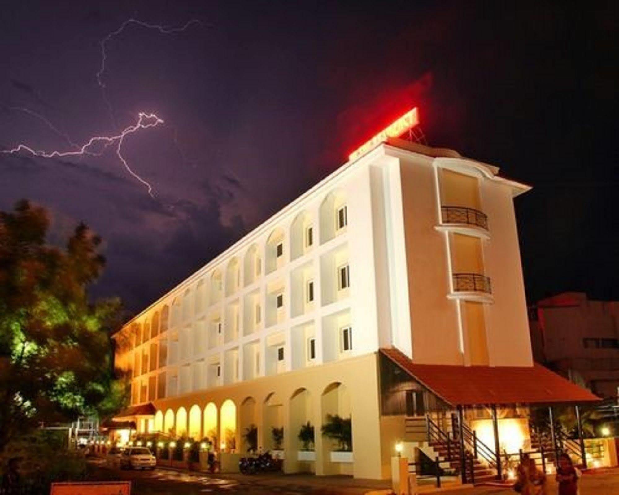 The Residency Karur Hotel Ngoại thất bức ảnh