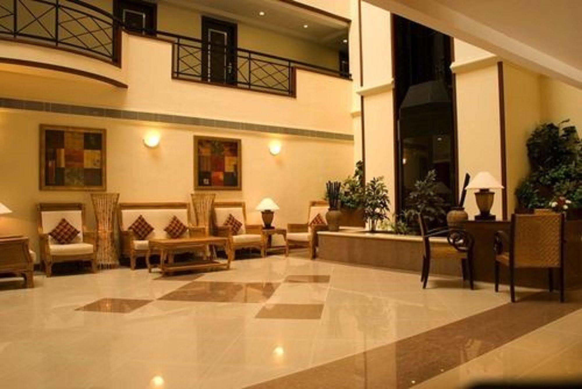 The Residency Karur Hotel Ngoại thất bức ảnh