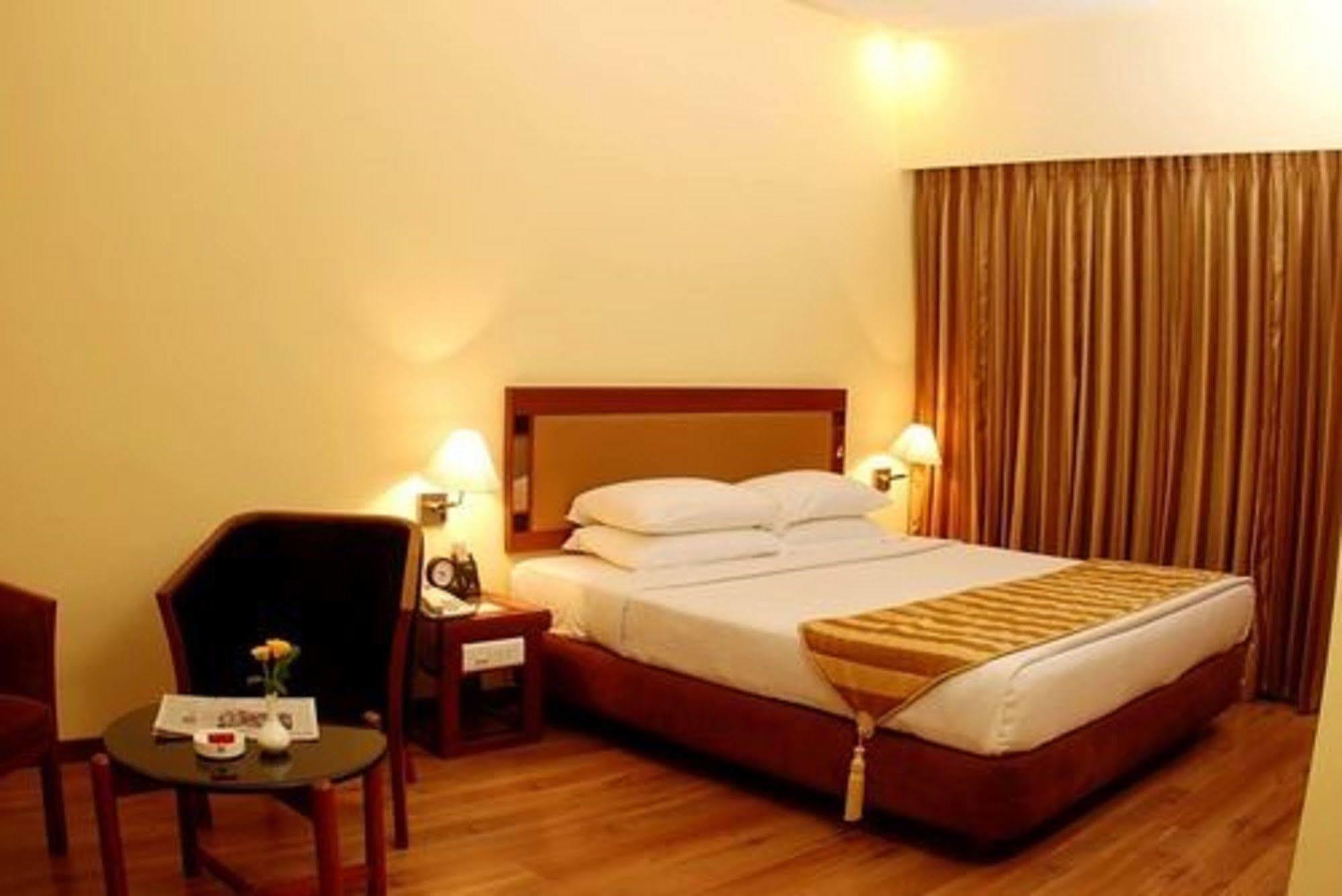 The Residency Karur Hotel Ngoại thất bức ảnh