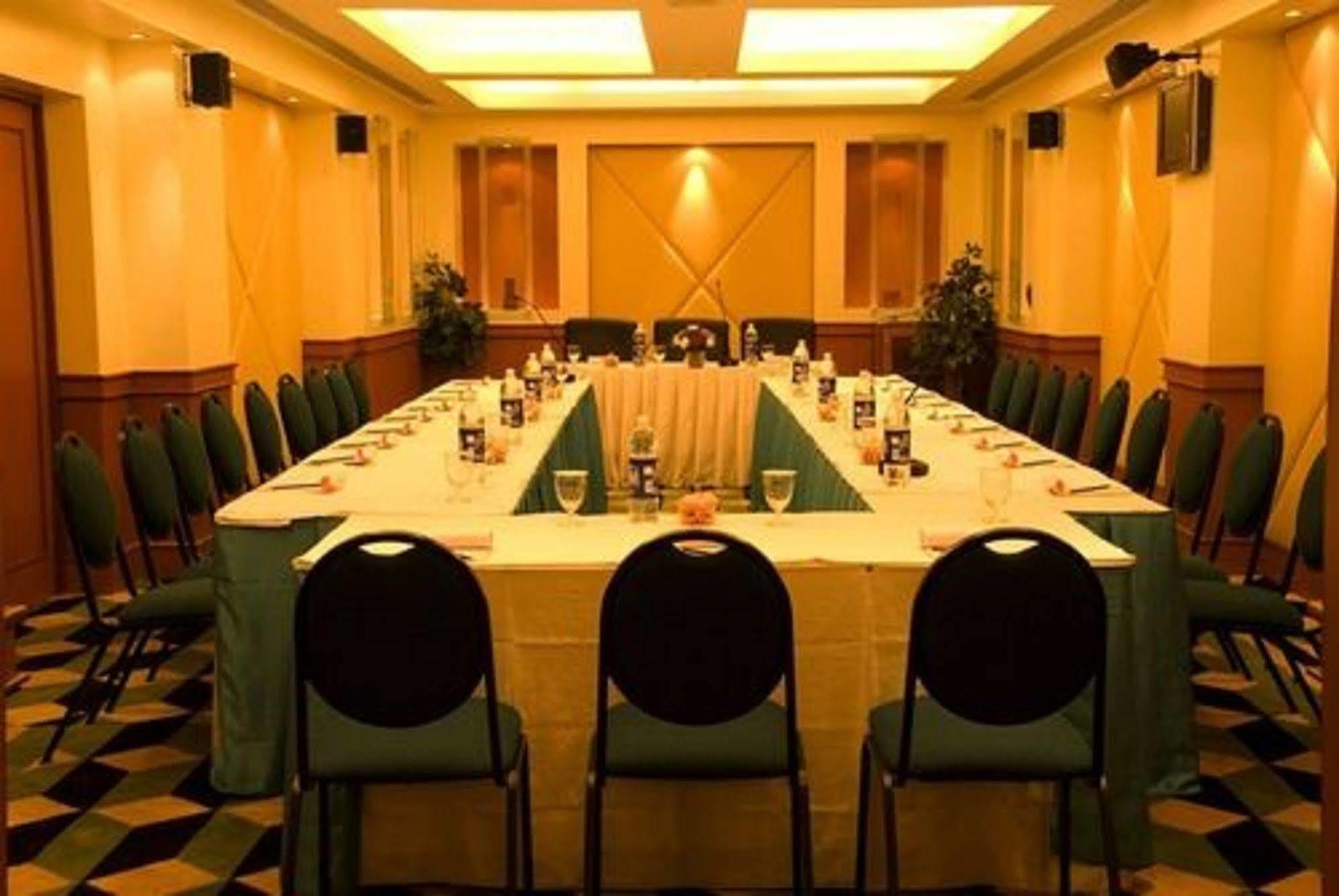The Residency Karur Hotel Ngoại thất bức ảnh