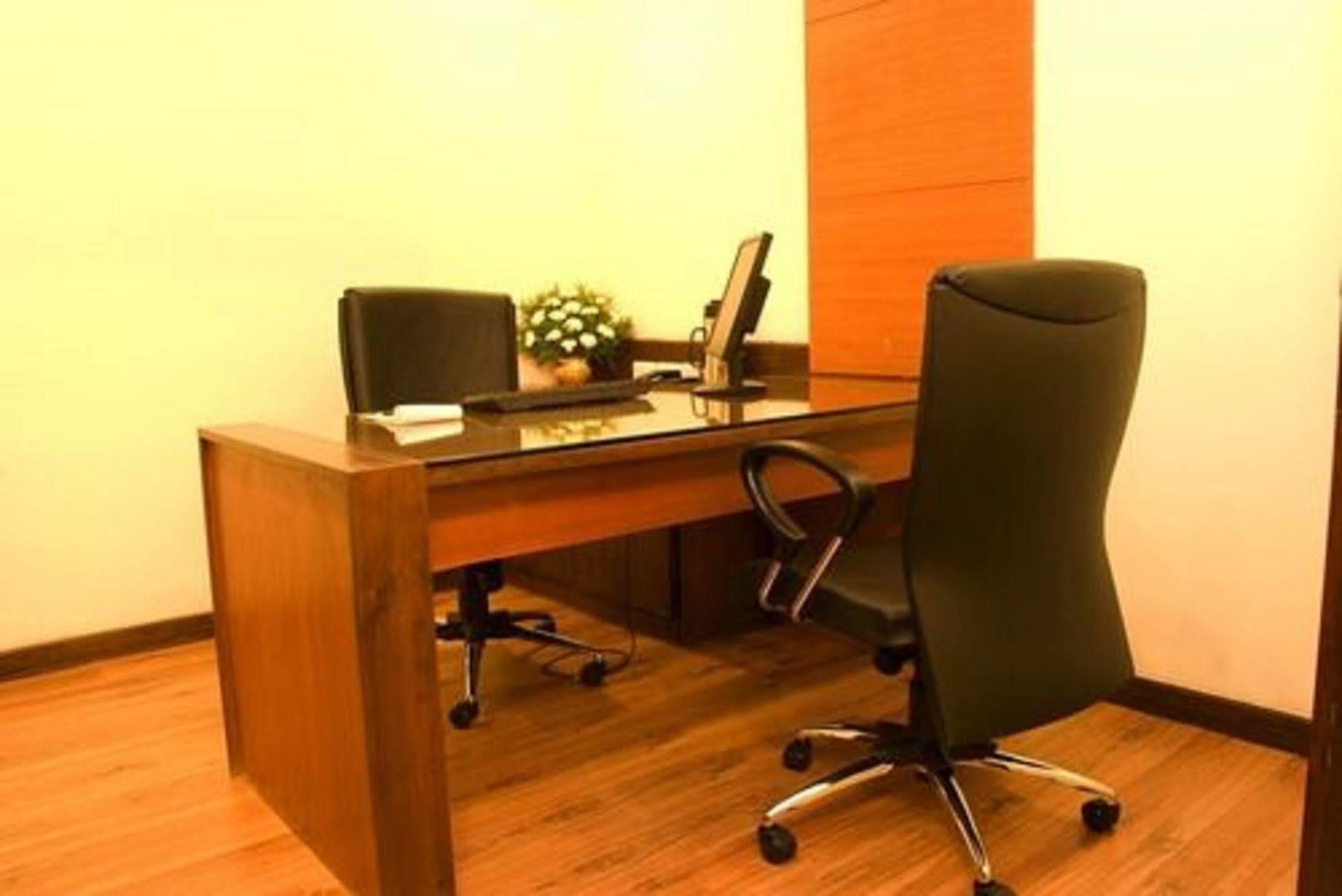 The Residency Karur Hotel Ngoại thất bức ảnh